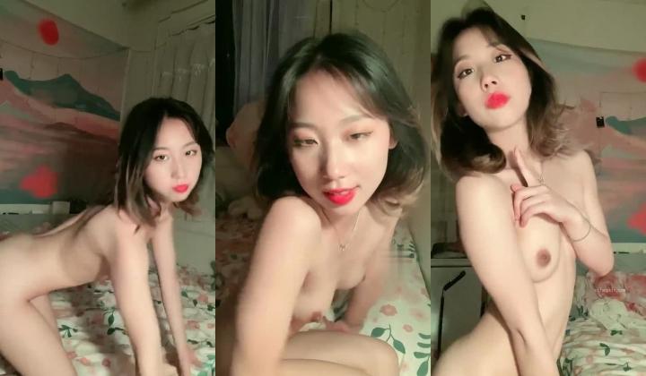 极品校花下海，【可爱妹妹】，寂寞的少女，闺房里各种寻求安慰，这身材真不错