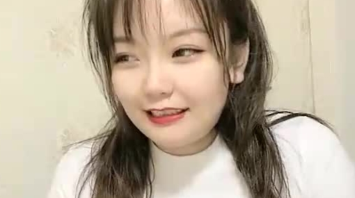 极品巨乳御姐直播连麦语音勾搭网友语音清晰