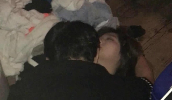 绿帽大神记录与女友居家性爱 还迷晕灌醉自己女友给好兄弟操 小逼无毛真漂亮