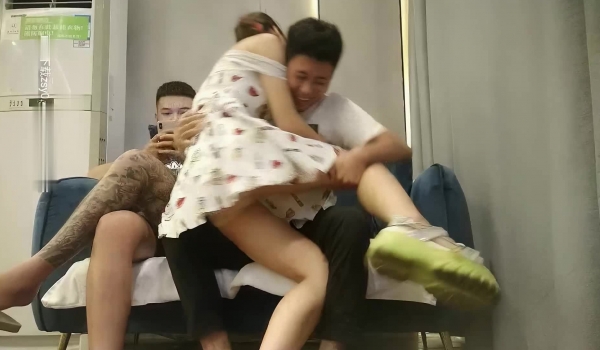 【残暴牛马乀探花精挑】兄弟3P东北小姐姐，丝袜毒龙口交抠穴健谈娇喘连连