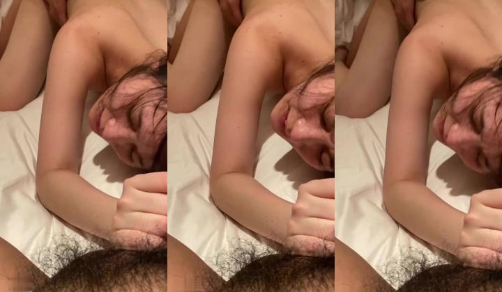《百度云泄密》极品粉嫩的小姐姐被富二代男友各种调教找好朋友一起来玩3P