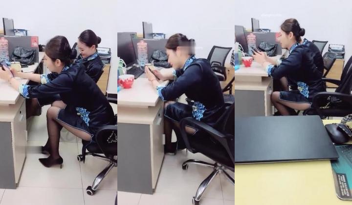佛山院子售楼部经理光天化日潜规则售楼员小姐姐，无所事事没有业务拉到卫生间打一炮解解压