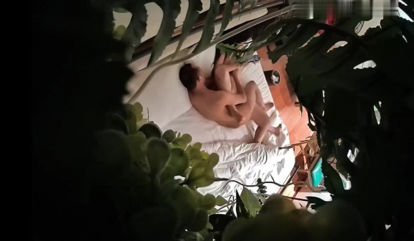 上帝视角偷窥大吊男中午叫来老相好歇火 酒喝多了搞不出把妹子折腾坏了