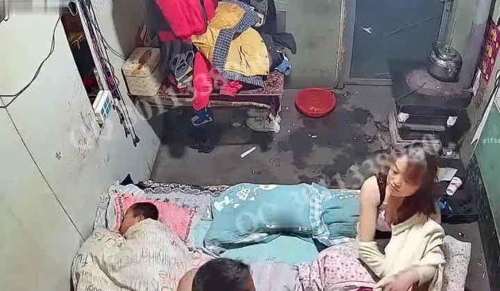 民宅针孔入侵真实偸拍夫妻搞破鞋等男女各种啪啪每对都很激情难得一见前推后涌式肏逼