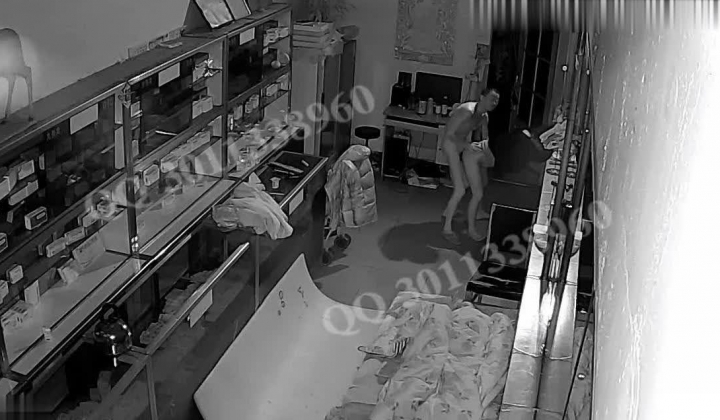 民宅针孔入侵真实偸拍夫妻搞破鞋等男女各种啪啪每对都很激情难得一见前推后涌式肏逼
