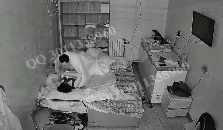 民宅针孔入侵真实偸拍夫妻搞破鞋等男女各种啪啪每对都很激情难得一见前推后涌式肏逼