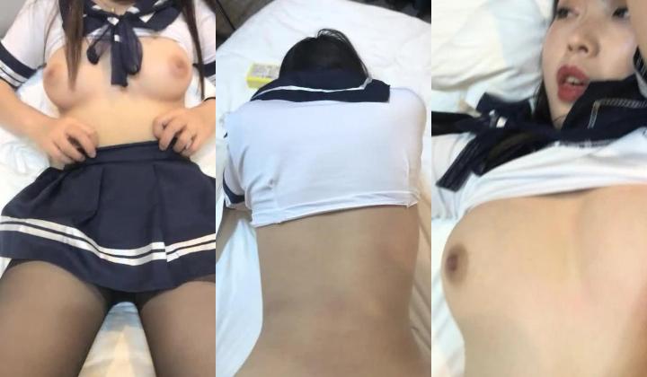 大奶黑丝制服人妻少妇偷情大哥激情啪啪，口交大鸡巴让大哥无套爆草干出好多白浆，后入抽插玩弄骚奶呻吟不断