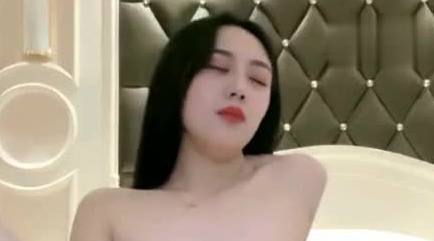 颜值不错萌妹子性感肉丝自摸诱惑，床上脱光光张开双腿手指扣逼，翘起屁股特写非常诱人