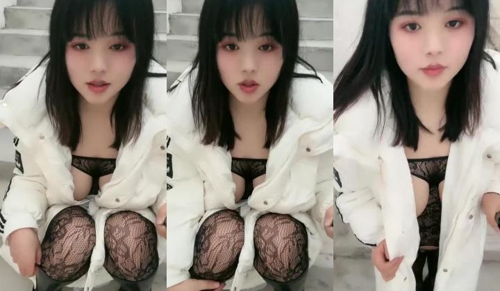 【葡萄熟透了】户外母狗! 巨奶肥臀 到处裸奔 掰穴特写