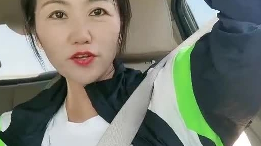 烂尾楼里的尖叫声，全程露脸熟女司机跟小伙激情户外，口交大鸡巴真敞亮让小哥后入揉奶子爆草，抱起来抽
