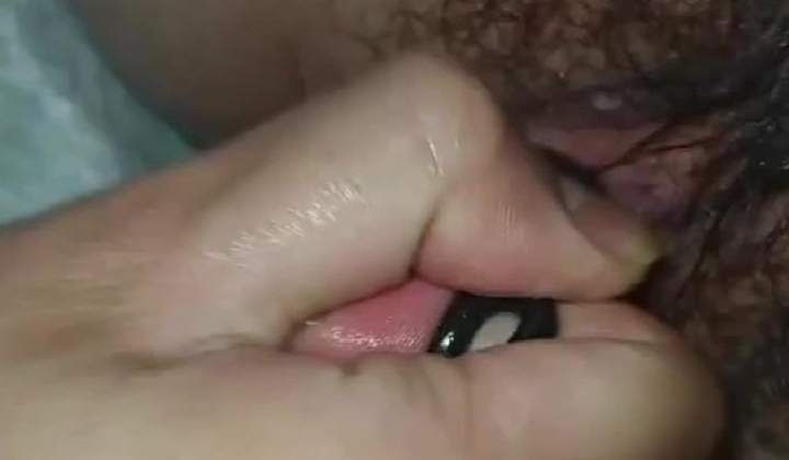 大叔约炮极品女同事 鸡巴硬不起来只能用珠子来满足她了