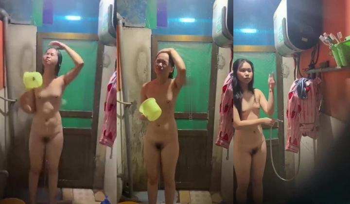 窗外偷拍舞蹈班女孩脱光衣服等热水洗澡时候 练习一下今天学过的舞蹈