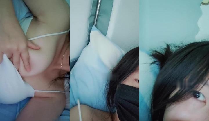 刺激【大三妹妹小美】寝室脱衣~自慰秀~上课真空~跳蛋直播~！~课堂上，宿舍偷拍舍友，粉逼，美乳，