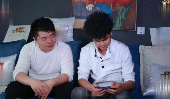 星空传媒XKVP116闷骚男用手机哄骗小姨子吃奶舔逼