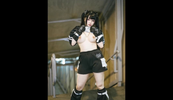 【绅士福利 ️女神】落落Raku 极品户外私拍城市女孩 狗链女宠尽露三点 美乳嫩穴尽情释放 领取