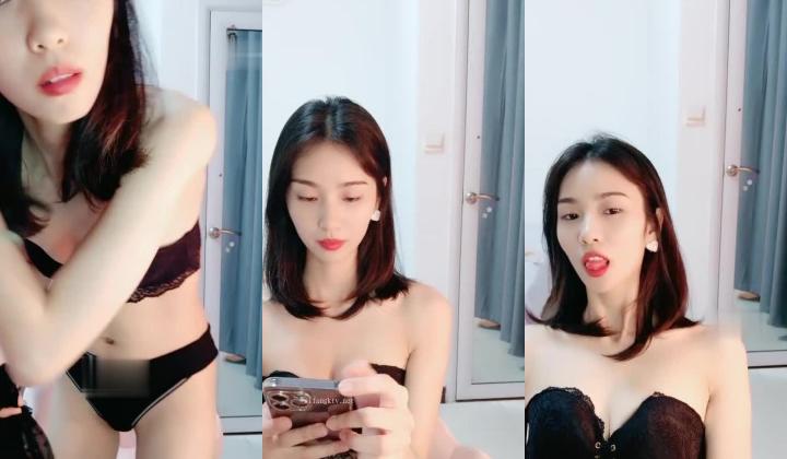 完美女神！【一只嘭嘭】完美身材，亭亭玉立。流口水，看着很清纯，这阴毛长得太狂野了