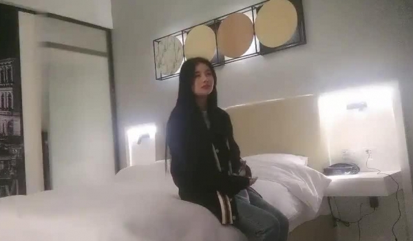 【全国探花】老哥约了个高颜值长发妹子TP啪啪，口交上位骑乘大力猛操