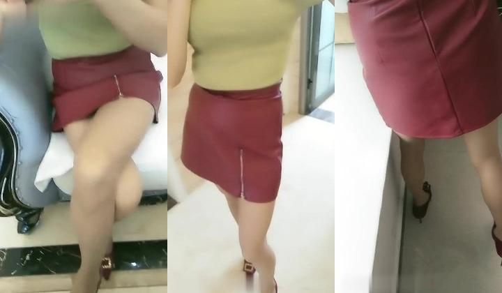小伙没钱交房租勾搭女房东，开档丝袜诱惑口交大鸡巴还可以玩乳交，各种姿势抽插爆草，浪荡呻吟不止精彩刺激