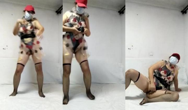 臀控熟女控必备！曾火爆全网的露脸广场舞大妈【美美子】大尺度私拍第二弹，骚舞挑逗情趣诱惑紫薇全裸，