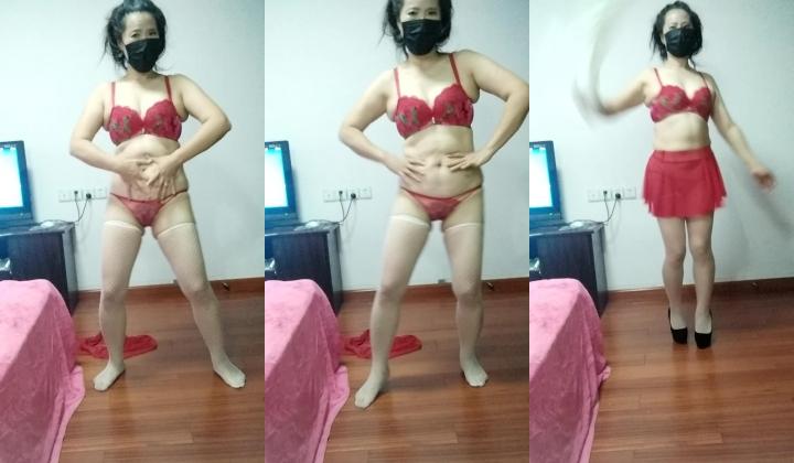 臀控熟女控必备！曾火爆全网的露脸广场舞大妈【美美子】大尺度私拍第二弹，骚舞挑逗情趣诱惑紫薇全裸，相当反差