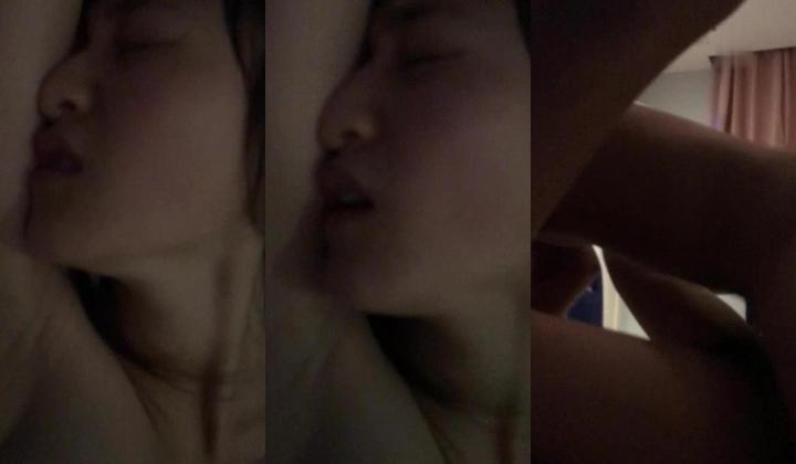 【极品反差婊】超高颜值 男友泄露 纯爱男被人NTL，牛头人疯狂艹自己反差婊女友，简直难以接受，超级气愤