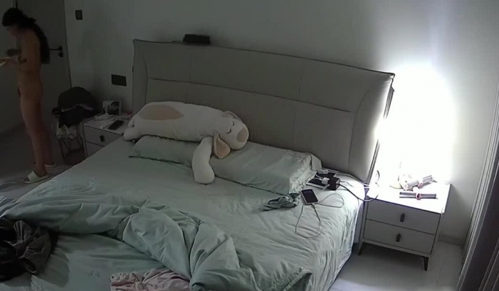 四月家庭台流出 ️郎才女貌那对夫妻姨妈刚走的媳妇就被老公臭鸡巴灌溉高潮时方言叫床呻吟非常好听
