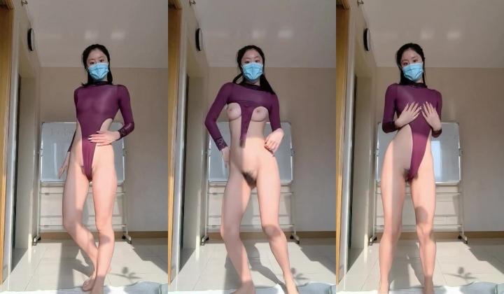 金主高价定制，标准极品身材，女大生【云朵有点甜】全裸裸舞，M腿顶B，露脸口交性爱