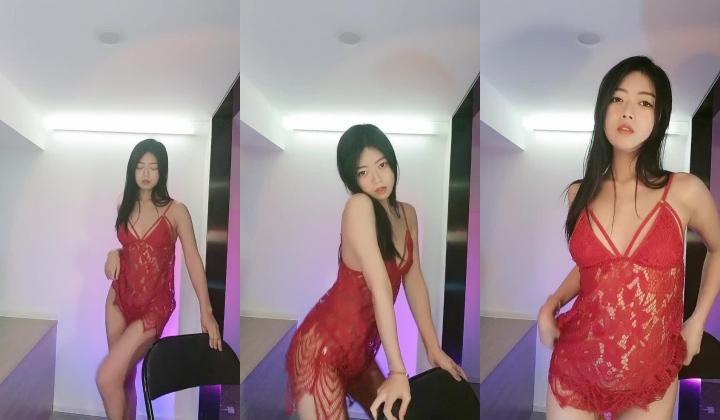 最新极品身材性感美少女【白羊座】露脸私拍裸舞身材爆炸各种热门BGM情趣搔首弄姿抖奶顶胯电臀