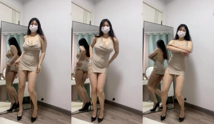 青春无敌白皙圆润极品天然巨乳蜂腰肥臀网红小钢炮【万听】私拍全集，变装裸舞紫薇完美炮架