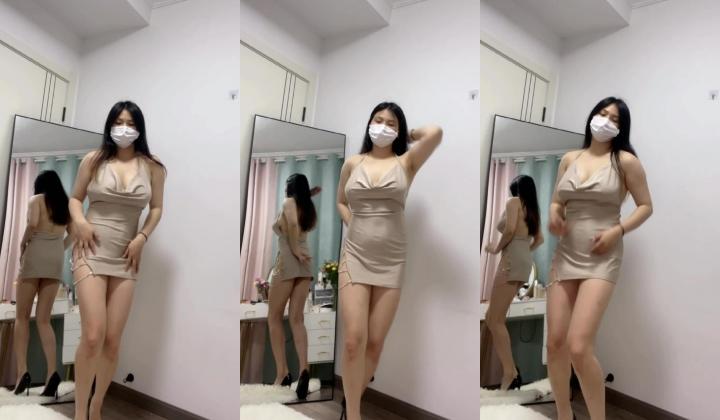 青春无敌白皙圆润极品天然巨乳蜂腰肥臀网红小钢炮【万听】私拍全集，变装裸舞紫薇完美炮架