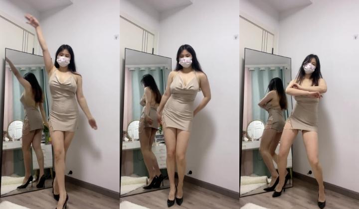 青春无敌 白皙圆润极品天然巨乳蜂腰肥臀网红小钢炮【万听】高价私拍第三季~变装裸舞紫薇完美炮架