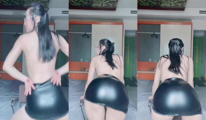 最近很火的推特白领新晋垂奶顶B裸舞美少妇【6金】最新私拍6.7弹，裸舞顶胯摇摆挑逗全程露脸很激情