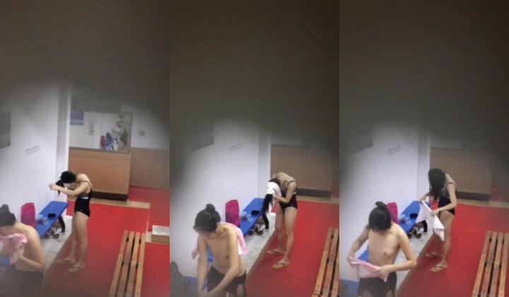 无印精品 -爬墙偷拍女浴室洗澡,满园春色藏不住,一个流氓爬墙窥