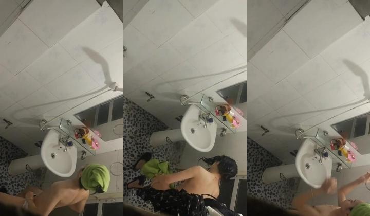 大神潜入多个女生宿舍窗外偷拍她们洗澡 ️各式各样的奶子和黑森林让你魂牵梦绕 无水原版