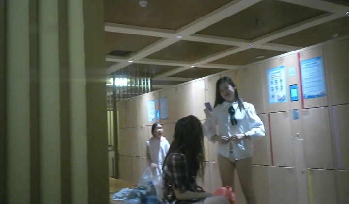 大众浴室偷拍美女淋浴换衣超多极品嫩妹赤身裸体半掩玉乳更销魂