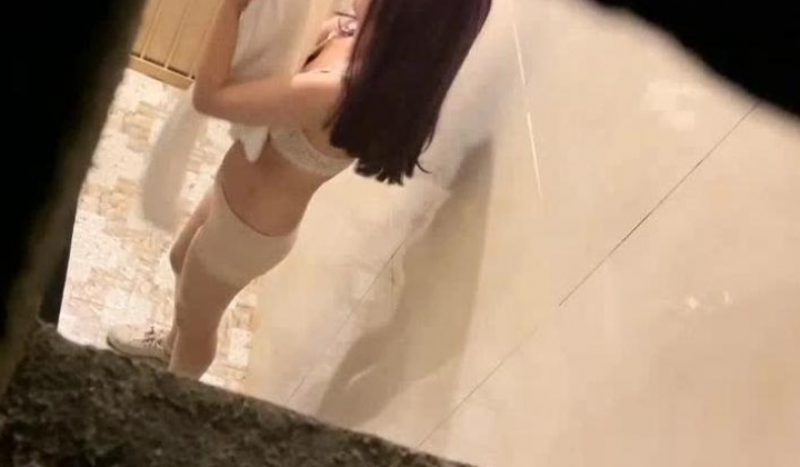 大神洗澡偷拍 学校浴室近距离偷拍学妹洗澡,胆量挑战训练