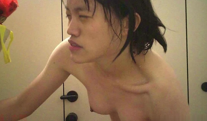 警专游泳课女淋浴室偷拍