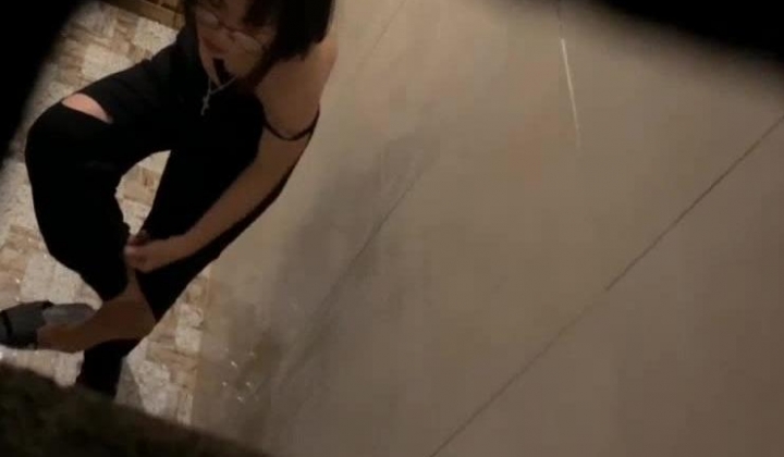 大神洗澡偷拍 学校浴室近距离偷拍学妹洗澡,胆量挑战训练
