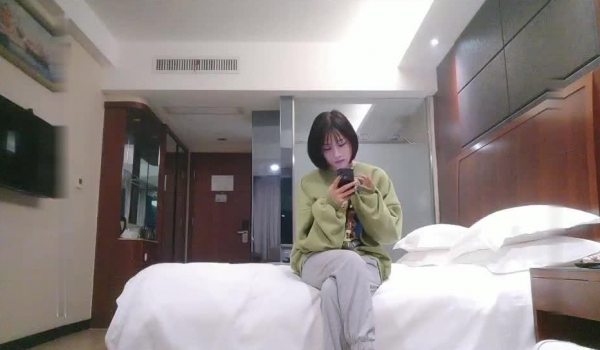探花 约炮前提前放好手机偷拍直播 先洗澡后啪啪 大学生活好啊