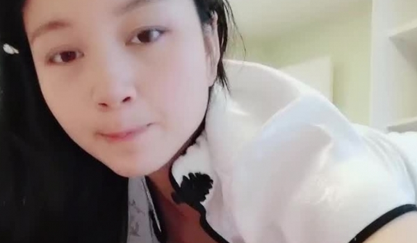 超有感觉的少妇露脸迷人伺候小哥啪啪，深喉口交让小哥撅着屁股给她舔菊花真骚奶子蹭鸡巴，各种爆草抽插呻吟