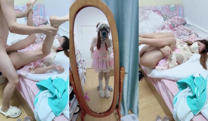 淫欲反差小可爱 白白嫩嫩的小loli 萌萌的外表下是个小反差婊，白虎小嫩穴被哥哥后入骑操，过膝白
