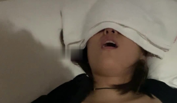 【MJ精品】灌醉迷玩美容院实习小姐姐 ️马甲线丝袜美腿后入～高清原版