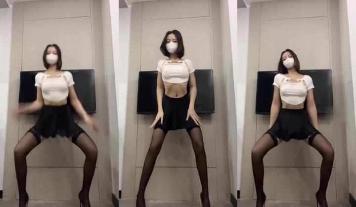 青春无敌 抖音风推特人气极品身材网红女神【小西西】定制福利全集 逆天大长腿鲍鱼抖得要起飞