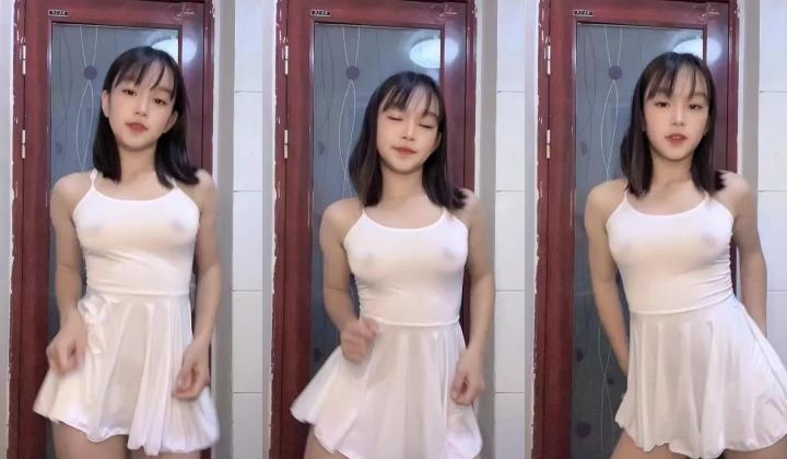 快手【小困鱼(蒙佳怡)】18舞蹈生，超嫩乳花臂少女,裸舞定制