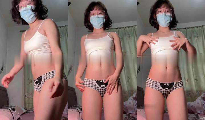 青春无敌 推特人气极品萝莉可甜可盐百变舞姬【嗨酱】高价定制完结，裸舞、怼脸紫薇 视觉冲击