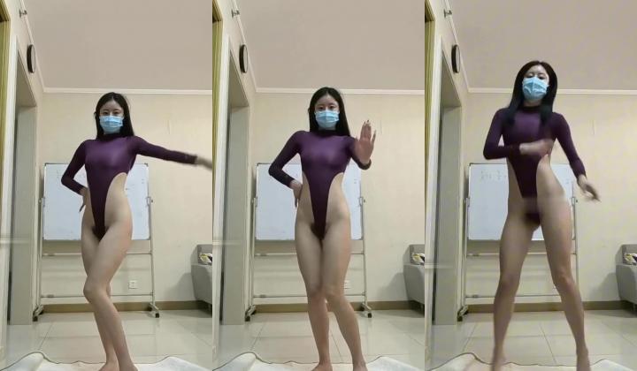 推特大学生嫩妹 云朵有点甜 身材超棒嫩妹，专业舞蹈动感摇摆！定制裸舞5 高差体操服嗨歌舞