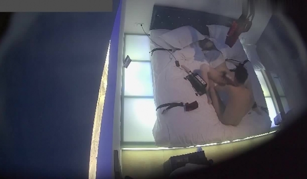 偷拍吊环房每对情侣利用吊环玩的很嗨,资源虽然老,内容绝对精彩