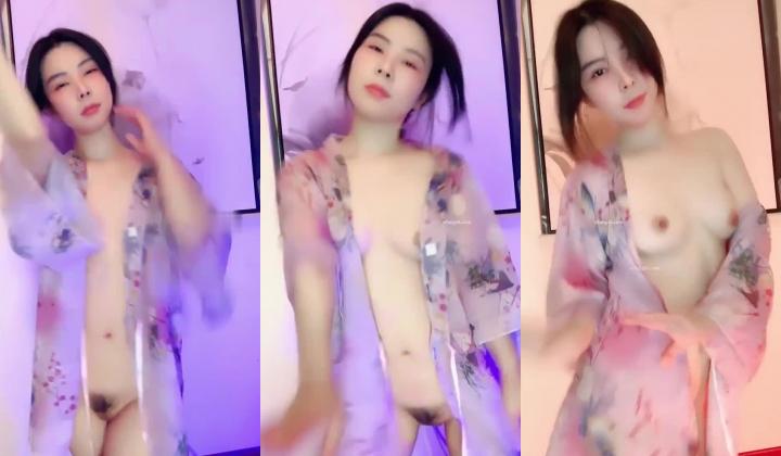 颜值嫩妹【温柔婉婉】大尺度裸舞，毛少一线天，大胆掰穴自慰