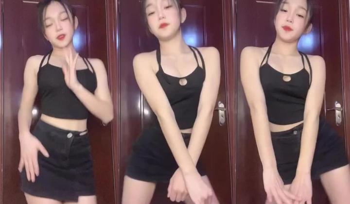 快手【小困鱼(蒙佳怡)】18舞蹈生，超嫩乳花臂少女,裸舞定制