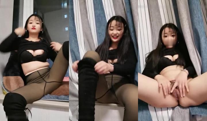 高颜值大耳环妹子性感黑丝诱惑 露奶掰开逼逼特写摩擦奶头非常诱人